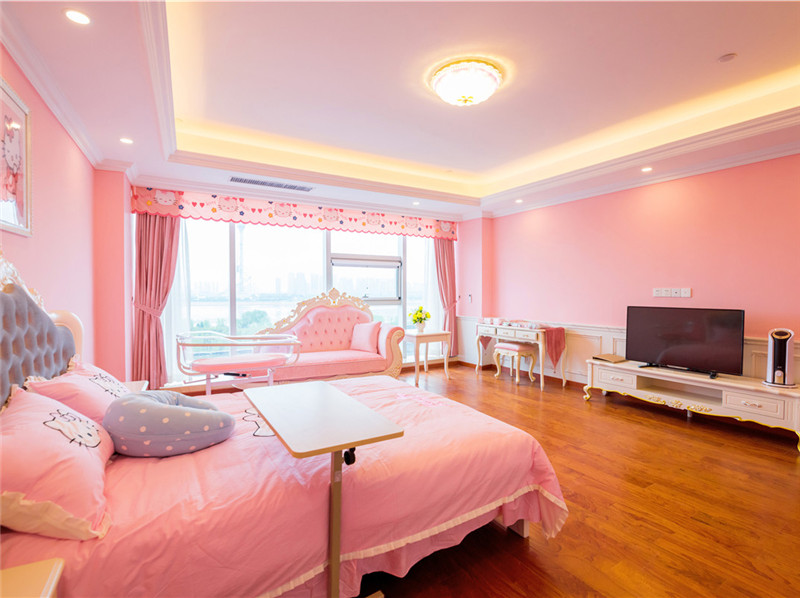 hello kitty河景主题房